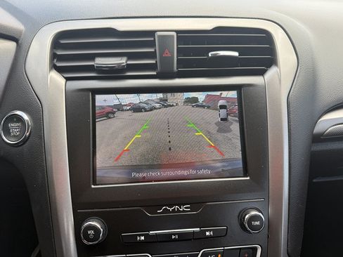Used 2020 Ford Fusion SE FWD image 15