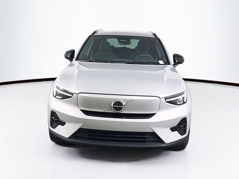 Used 2023 Volvo XC40 Recharge Plus AWD/4WD image 2
