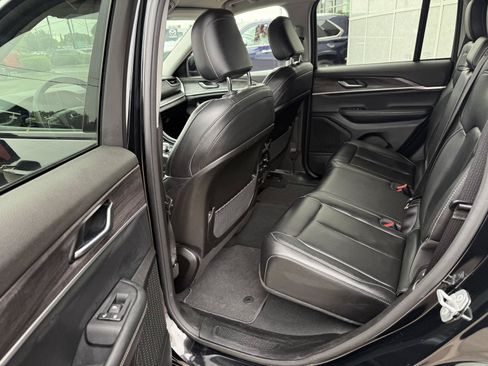 Used 2023 Jeep Grand Cherokee Limited AWD/4WD image 13