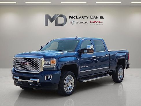 Certified 2017 GMC Sierra 2500 Denali image 2