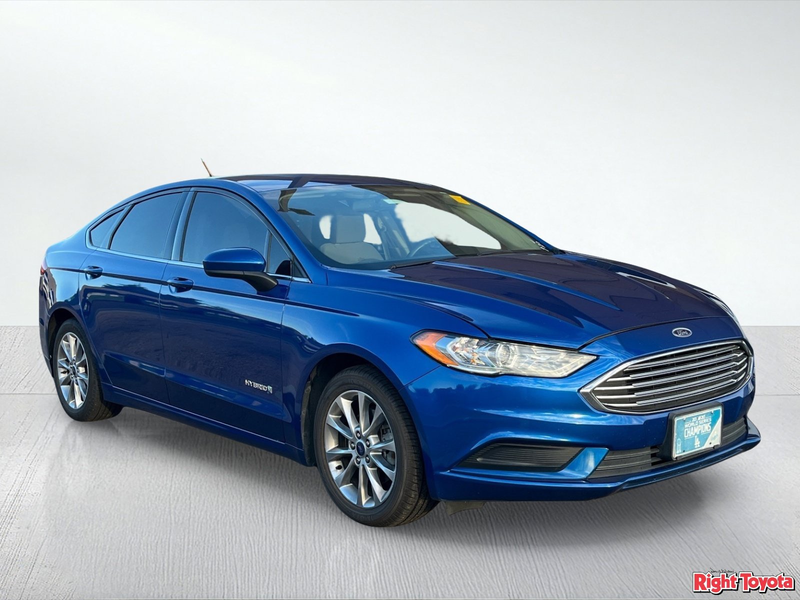 Used 2017 Ford Fusion SE FWD image 4
