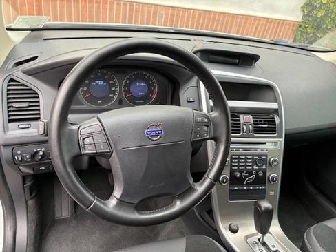 Used 2010 Volvo XC60 3.2 image 28