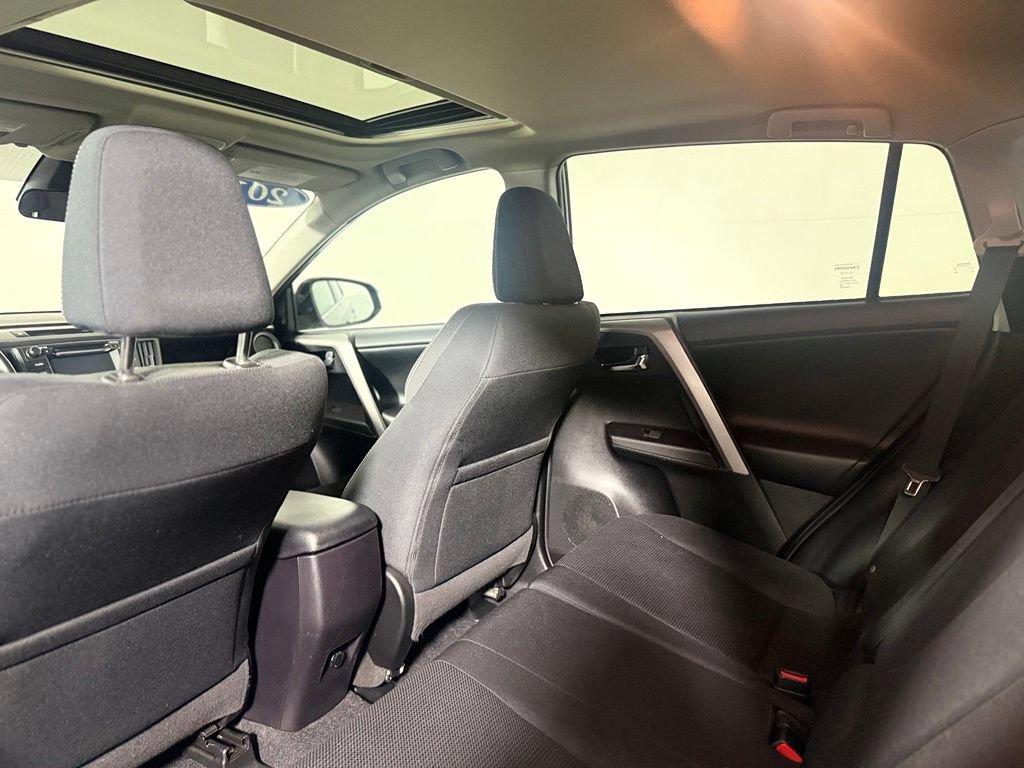 Used 2018 Toyota RAV4 XLE AWD/4WD image 22