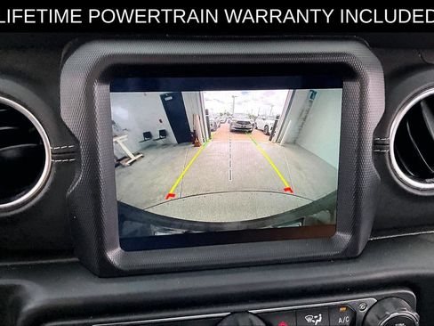 Used 2023 Jeep Wrangler Unlimited Sahara AWD/4WD image 30