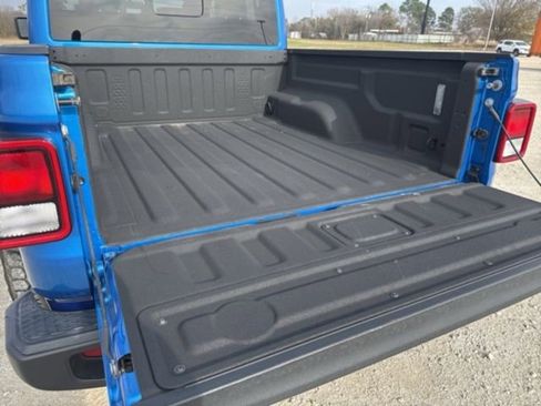 Used 2022 Jeep Gladiator Overland w/ Popular Equipment Package image 27