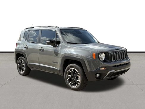 Used 2023 Jeep Renegade Latitude AWD/4WD image 3