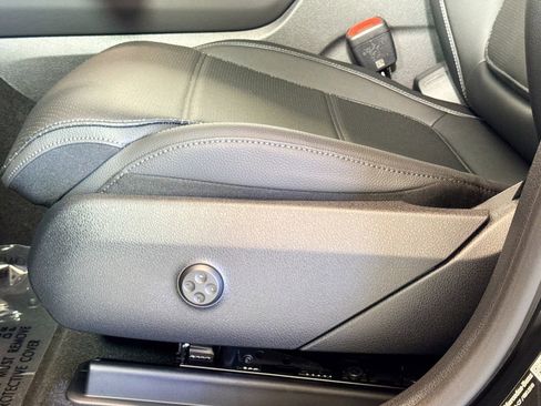Used 2026 Mercedes-Benz GLC 300 4MATIC image 18