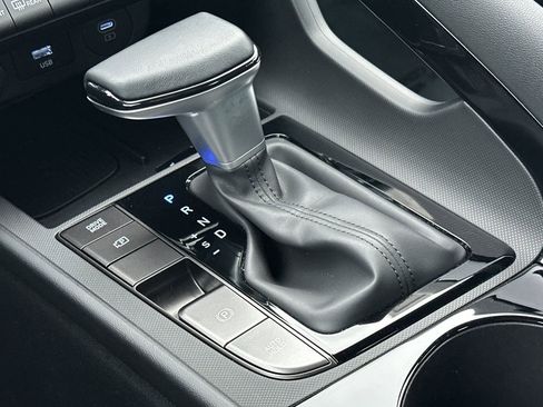 Certified 2025 Hyundai Elantra SEL image 24