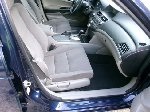 Used 2011 Honda Accord LX-P image 5