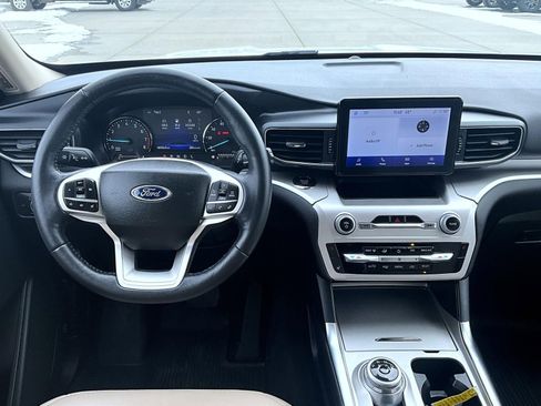 Used 2022 Ford Explorer XLT w/ Equipment Group 202A image 12