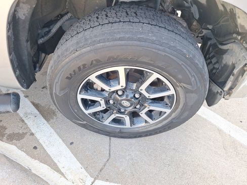 Used 2016 Toyota Tundra SR5 w/ SR5 Upgrade Package image 11