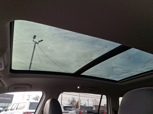 Certified 2022 Volkswagen Atlas SE w/ Panoramic Sunroof Package image 17