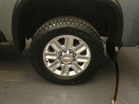 Used 2024 Chevrolet Silverado 2500 High Country w/ High Country Premium Package AWD/4WD image 9