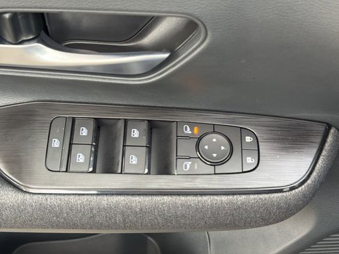 New 2026 Nissan Kicks SV image 17