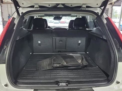 Used 2021 Volvo XC40 T5 Momentum w/ Premium Package AWD/4WD image 12