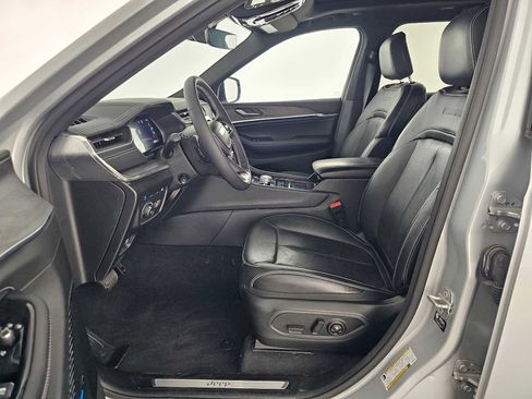 Used 2023 Jeep Grand Cherokee Overland AWD/4WD image 20
