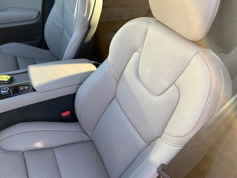 New 2026 Volvo XC90 B5 Ultra image 17