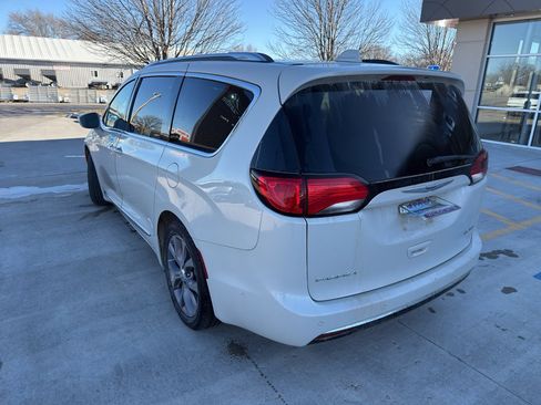 Used 2020 Chrysler Pacifica Limited w/ Tire & Wheel Group image 8