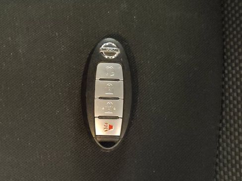 Used 2019 Nissan Pathfinder SV image 32