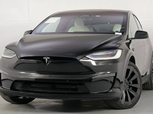 Used 2022 Tesla Model X Plaid image 3