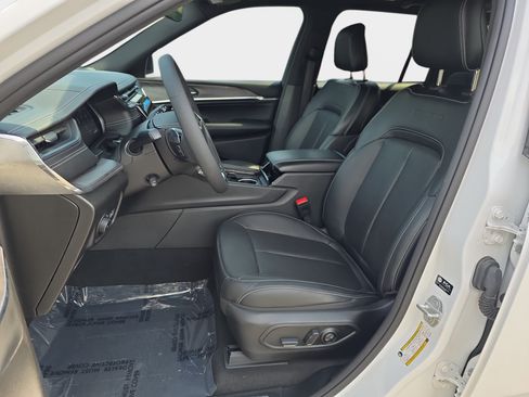 Certified 2023 Jeep Grand Cherokee Overland AWD/4WD image 13