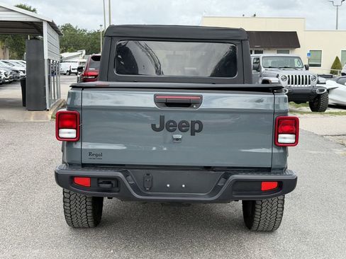 Used 2025 Jeep Gladiator Sport AWD/4WD image 6