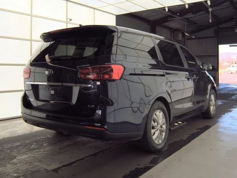 Used 2020 Kia Sedona LX image 3
