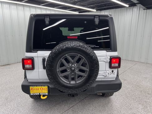 Used 2024 Jeep Wrangler Sport S image 5