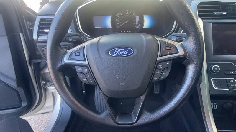 Used 2019 Ford Fusion SE FWD image 16