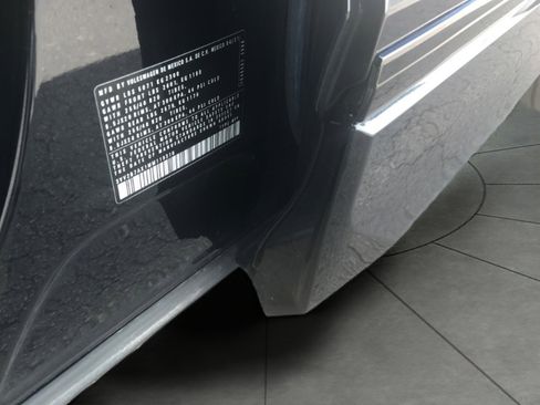 Used 2021 Volkswagen Tiguan SE R-Line image 30