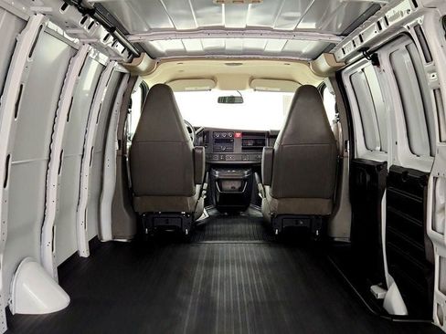 Used 2025 GMC Savana 3500 Extended RWD image 23