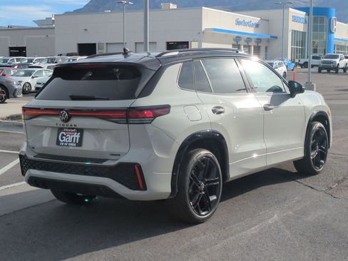 New 2026 Volkswagen Tiguan SE R-Line image 3