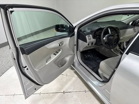 Used 2011 Toyota Corolla LE FWD image 6