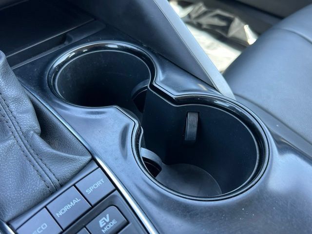 Used 2020 Toyota Camry SE FWD image 34