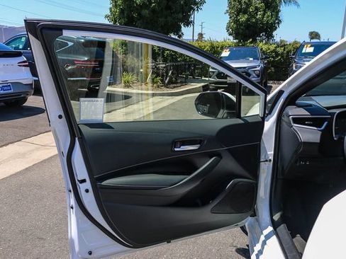 Used 2025 Toyota Corolla SE w/ SE Package FWD image 27