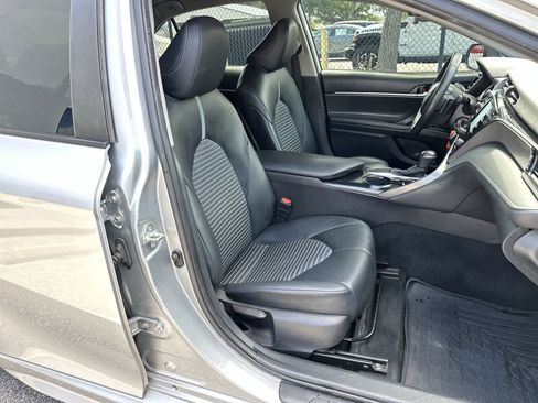 Used 2020 Toyota Camry SE FWD image 9