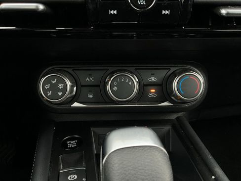 Used 2025 Nissan Kicks SV image 25