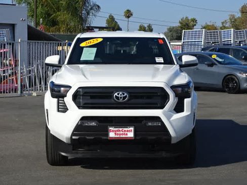 Certified 2025 Toyota Tacoma SR5 AWD/4WD image 3