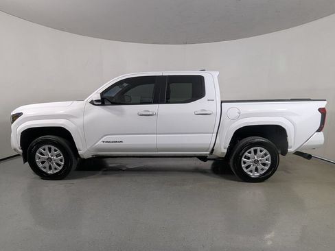 Used 2025 Toyota Tacoma SR5 RWD image 4