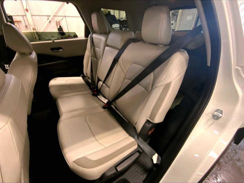 Used 2022 Nissan Pathfinder SL w/ SL Black Package image 38