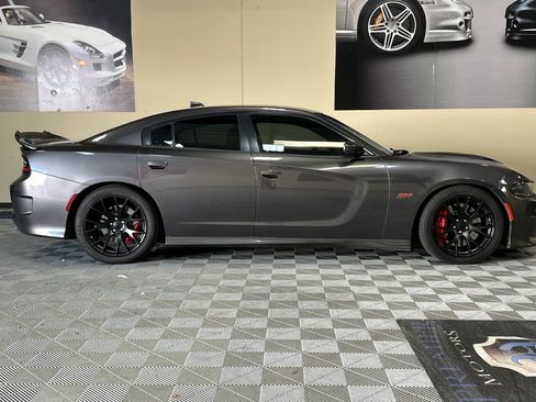 Used 2016 Dodge Charger SRT w/ Harman/Kardon Audio Group RWD image 3