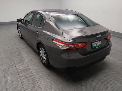 Used 2018 Toyota Camry LE image 5