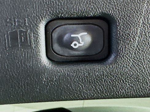 Used 2021 Lincoln Nautilus FWD w/ Equipment Group 101A image 29