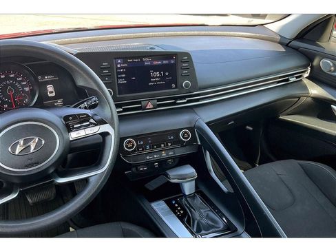 Used 2021 Hyundai Elantra SEL image 6