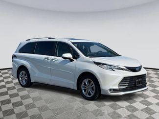 Used 2024 Toyota Sienna Limited AWD/4WD video 1