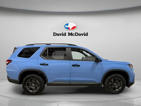 Used 2025 Honda Pilot TrailSport image 7
