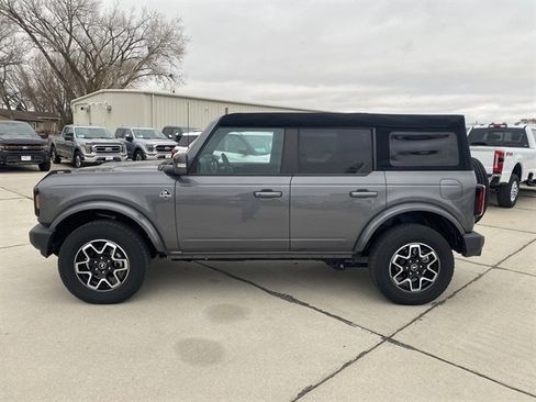 Used 2024 Ford Bronco Outer Banks image 12