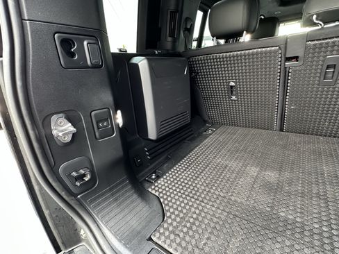 Used 2026 Land Rover Defender 110 V8 AWD/4WD image 31
