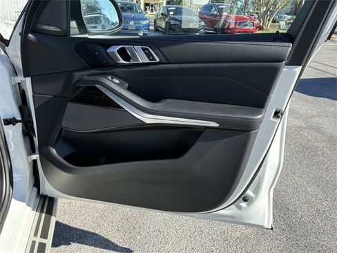 Used 2025 BMW X7 xDrive40i image 38