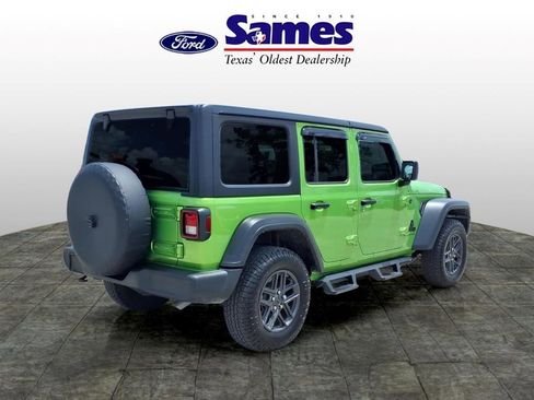 Used 2025 Jeep Wrangler Unlimited Sport AWD/4WD image 3